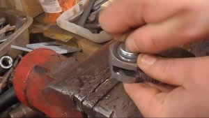 Крутая самоделка из ОБЫЧНОЙ ГАЙКИ/Это устройство легко открутит любую шпильку