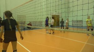 Детский волейбол. Девочки. Тренировка. Игра.