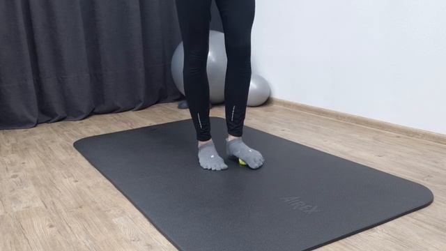 Урок для улучшения походки. Улучшаем мобильность стопы с помощью тенисного мяч смотреть онлайн