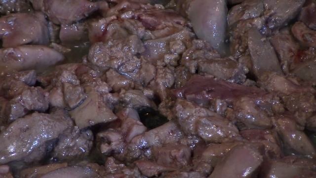 Тушеная капуста с куриной печенью. Braised cabbage with chicken liver. смотреть онлайн