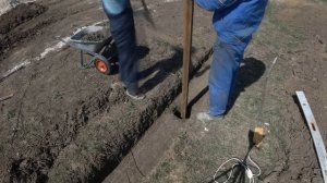 Строительство забора из проф листа с улучшениями. Начало большой стройки!