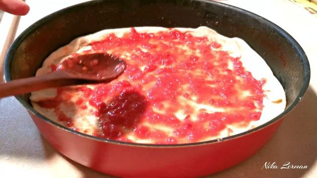 Один из рецептов тонкой пиццы. Можно готовить с любыми добавками. смотреть онлайн