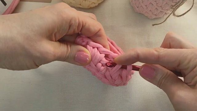 Корзинка узор диагональ. Мини-корзинка узор косые галочки