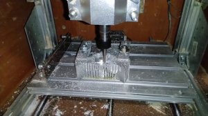 CNC2418 режет алюминий