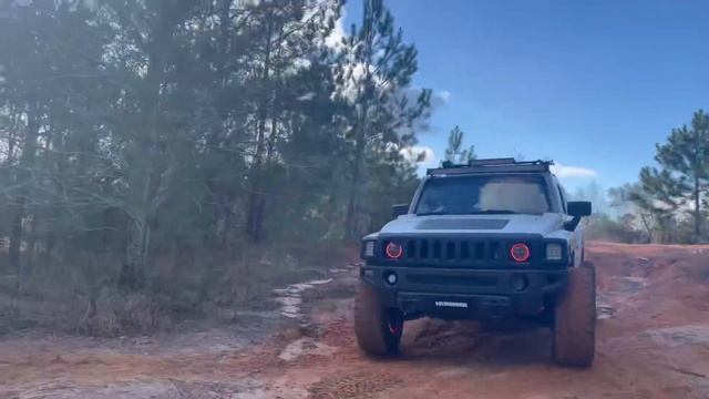 OFF-ROADING IN THE HUMMERS | Hummer Update смотреть онлайн