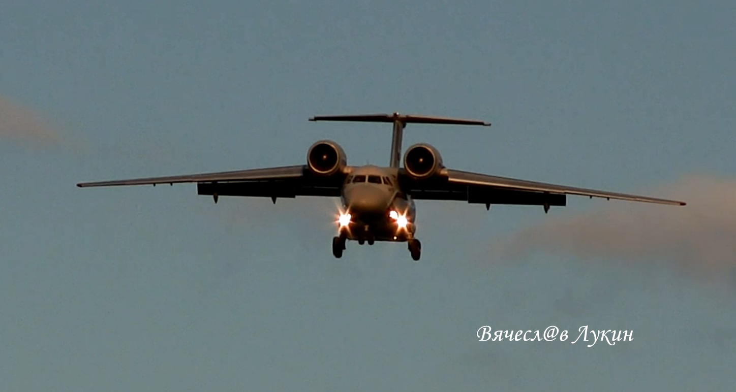 Визуальный заход на посадку Ан-72 RA-72963