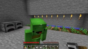 JJ and Mikey Hide From a POISON Inside a BUNKER in Minecraft - Maizen Nico Cash Smirky Cloudy