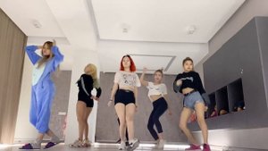 Everglow - Bon Bon Chocolat | Love iz - Dance practice