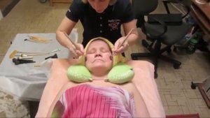 Массаж лица кисточками