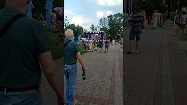 Синий человечек пришел на День города:) Смотреть до конца. смотреть онлайн