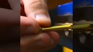 Пчела из гаек и болтов