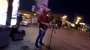 Русские песни на улицах Польши звучат по особому приятно  Послушайте  Поддержим парня эмоциями!