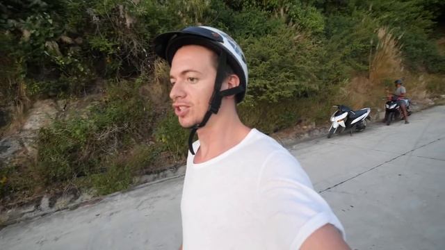 Работаем на островке, новые друзья во Вьетнаме и моя собака напала на обезьянку.