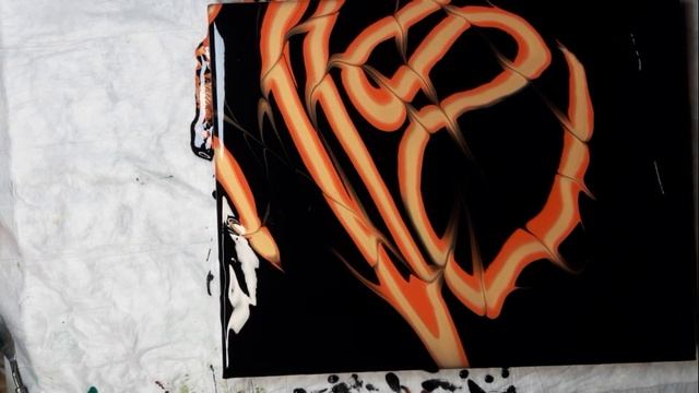 Акриловая заливка. Оранжевый с золотом на черном фоне. смотреть онлайн