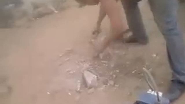 Самодельная щековая мини дробилка. Дробление камня.