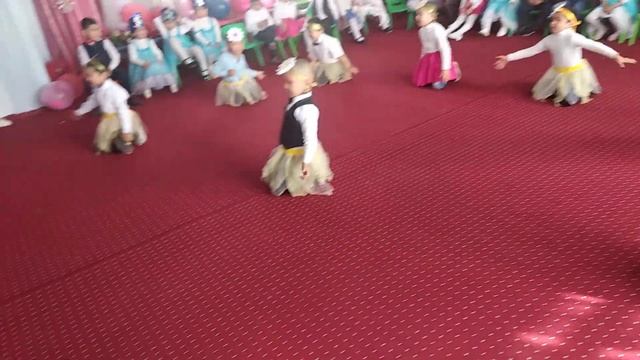 2-старшая гр Танец ромашек на подарок 8-марта смотреть онлайн