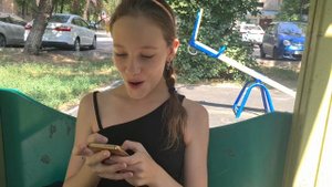 КУКЛА КАЯКИ ПРЕСЛЕДУЕТ И ПУГАЕТ МЕНЯ! СТРАШИЛКА