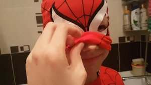 У ЧЕЛОВЕКА ПАУКА ВЫПАЛ ЗУБ! Как выпадают первые молочные зубы у детей