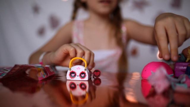 LOL SURPRISE! / Первая РАСПАКОВКА куклы ЛОЛ / МИНИ ШАР кукла L.O.L декодер / ИГРУШКА ЛОЛ сестрички смотреть онлайн