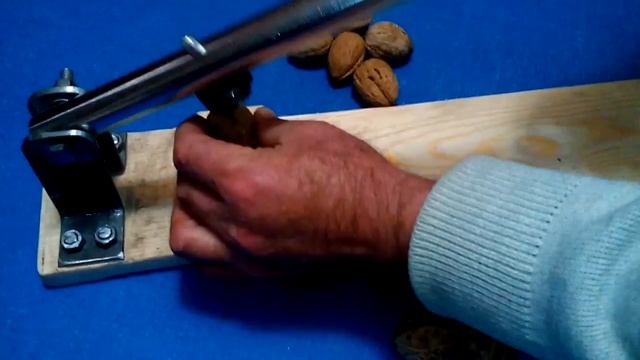 Простейший Орехокол Своими Руками (Приспособение) смотреть онлайн