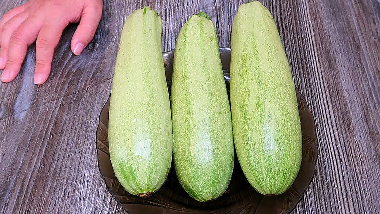 Вкусные маринованные кабачки на скорую руку. Ну очень вкусно!!! смотреть онлайн