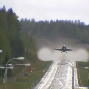 F-18 взлет с автобана / F-18 takeoff from the autobahn