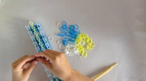 Как плести браслет лесенка из резинок - Rainbow Loom Bands