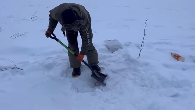 ЛЕСКА ТРЕЩИТ!ТРОФЕЙНЫЙ НАЛИМ! ПРОВЕРКА ТЫЧЕК В ДЕКАБРЕ смотреть онлайн
