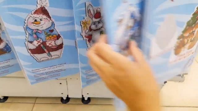 А здесь уже новогодняя выкладка! Посмотрела цены и ассортимент в Леонардо смотреть онлайн