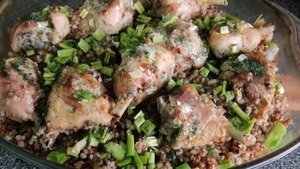Гречка с куриными ножками в духовке.