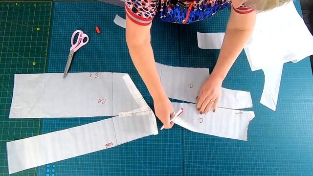 Элегантное платье с оригинальными рельефами. Моделирование, раскрой и первая примерка.mp4