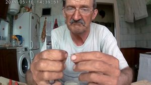 Изготовление крючка из иголки для ловли окуня не снимая руковиц