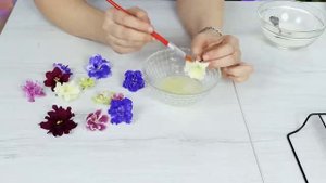 Засахаренные цветы для украшения тортов и пирожных. Как красиво украсить торт