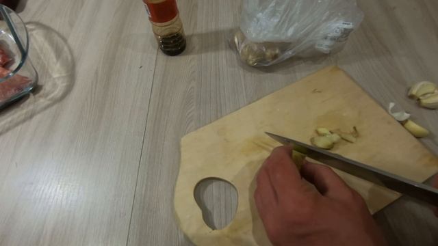 Показываю как приготовить сазанью икру и сазана. Рыба в духовке с имбирем и чесноком