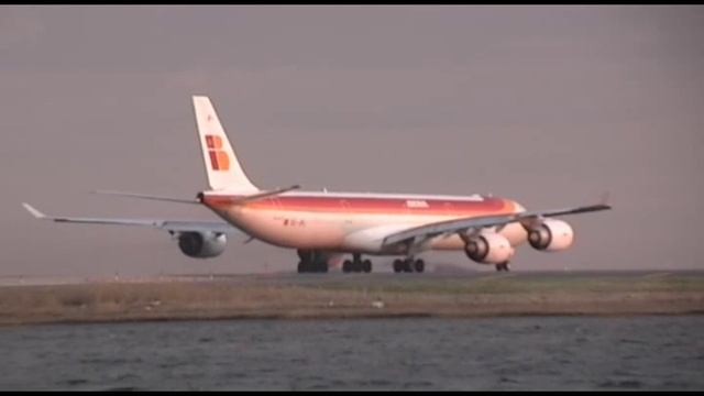 Iberia Airbus A340 Beautiful Take-off at Boston Logan International Airport смотреть онлайн