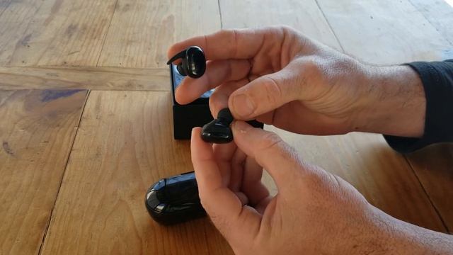 T2C TWS Bluetooth Earbuds with Charging Case - Unboxing and Getting Started. смотреть онлайн