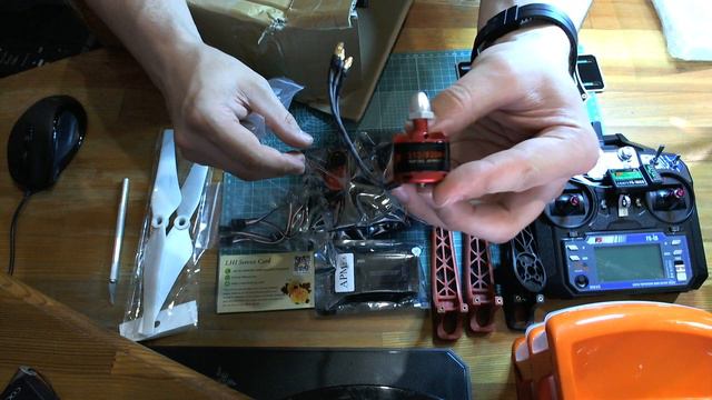Распаковка набора для сборки квадрокоптера на раме F450/Unpacking kit quadrocopter frame F450 смотреть онлайн