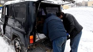 УазиКоин. Вставляем заднее стекло, заодно выравниваем саму дверцу