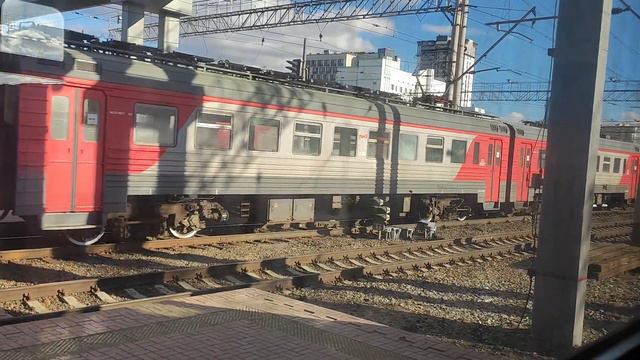 Служебный электропоезд ЭТ2-013 резервом отправляется со станции Новосибирск-Главный смотреть онлайн