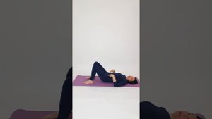 Движение таза по восьмерке (в положении лёжа)