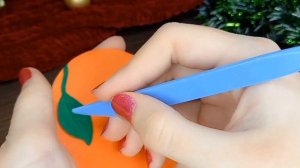Как слепить ёлочную игрушку из пластилина ☃️  мандарин ? В мире пластилина ?