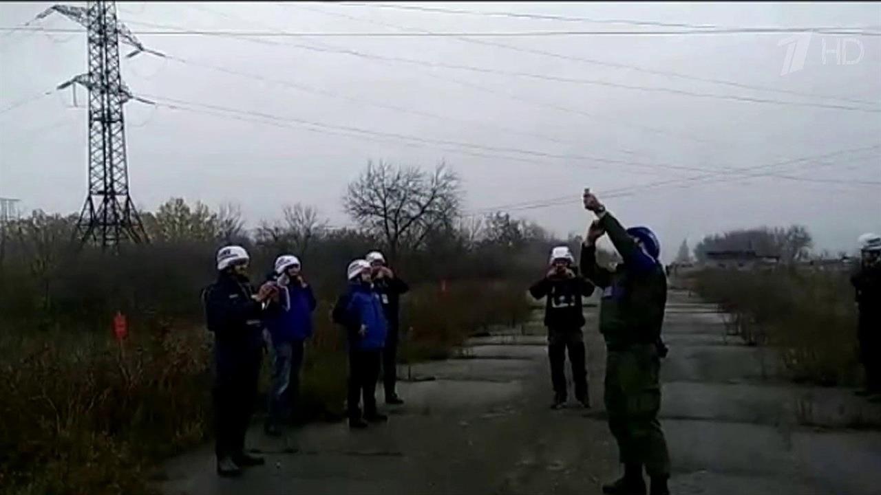 В Донбассе в городе Золотое сигнальными ракетами дан условный старт отводу техники