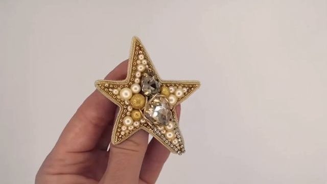 Брошь ручной работы «Комета».Брошь из бисера.