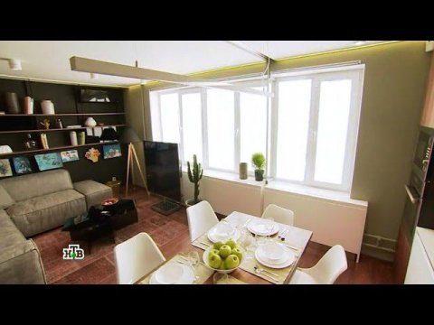 "Квартирный вопрос": Кухня для четырех хозяек со стенами из цветных стеклянных кирпичей