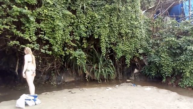 Моемся в природном.... Или не в природном водопаде после моря) смотреть онлайн