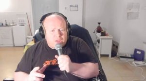 мужик поёт опенинг из токийского гуля