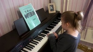 Аня играет на пианино! [ПИАНИНО]