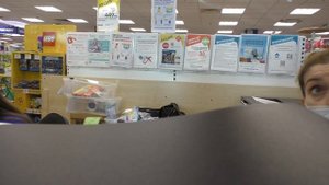 ДЕТСКИЙ МИР ВНОВЬ ТРАВИТ ДЕТЕЙ / БОРЗАЯ ДИРЕКТРИСА ОТКАЗАЛАСЬ ВЕРНУТЬ ДЕНЬГИ ЗА ПРОСРОСКУ / ЗЕНДЕН