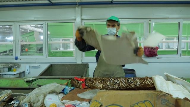 Видеосъемка на предприятии. Спецкоммунавтотранс. Сортировка твердых коммунальных отходов. смотреть онлайн