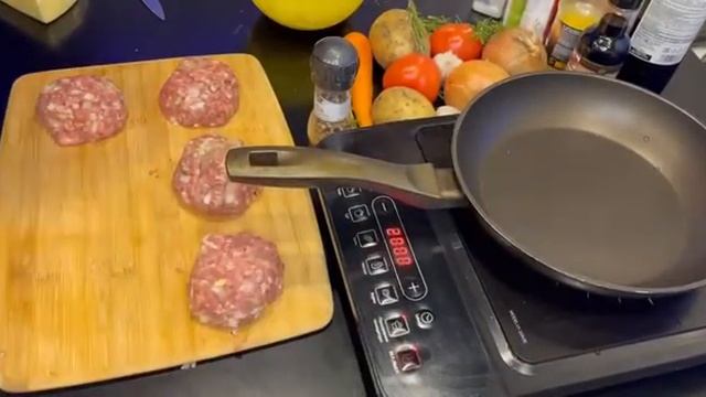 Мясные биточки с помидорами/котлета/отбивная/фарш смотреть онлайн